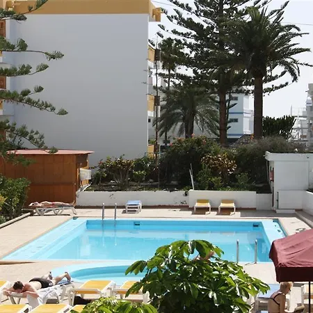 Eo Rosas Apartman